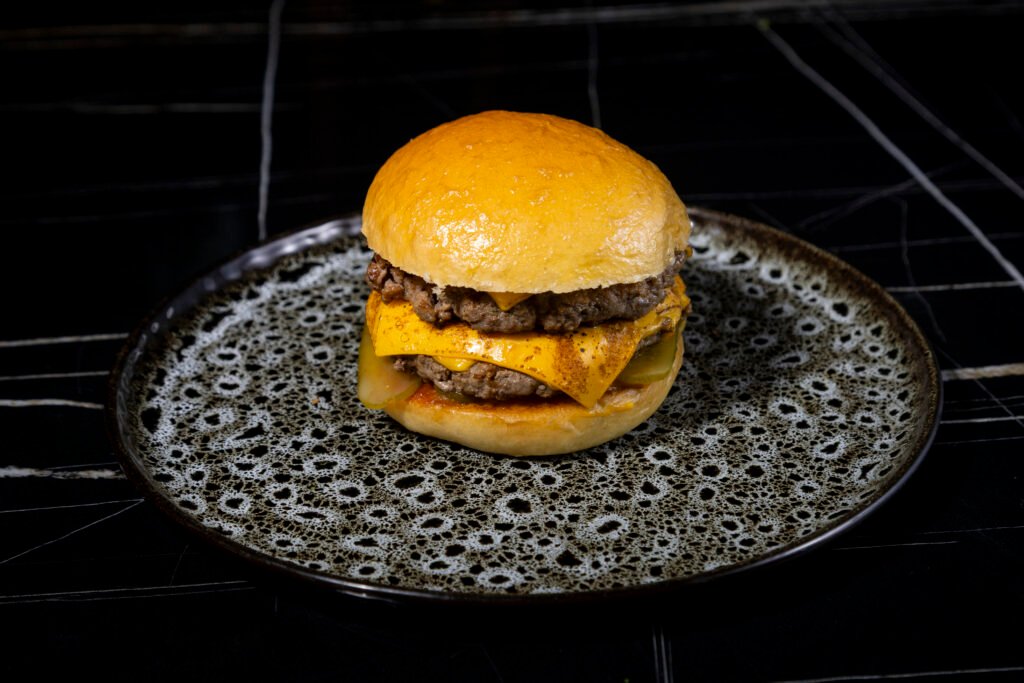 Burgers and Pizzas Classic Cheeseburger