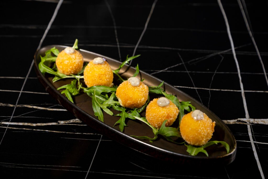 Appetizer Brie Cheese Balls